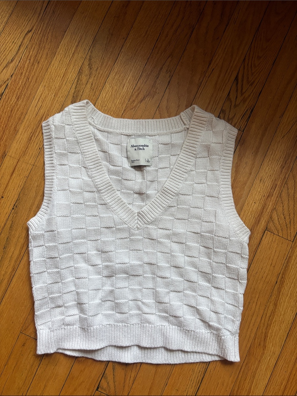 Abercrombie & Fitch White Checkered V-Neck Sweater Vest